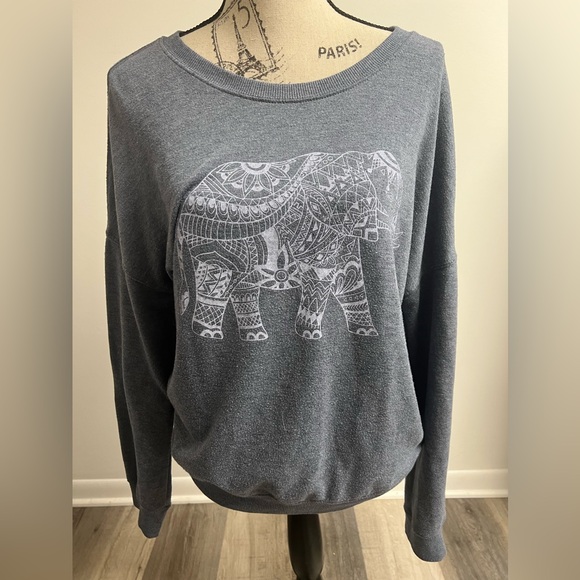 Zoe + Liv Tops - Y2k Blue Elephant Crewneck!